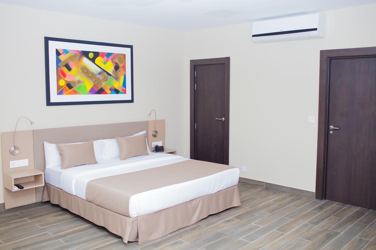 Fly Hotel Лібревіль Екстер'єр фото