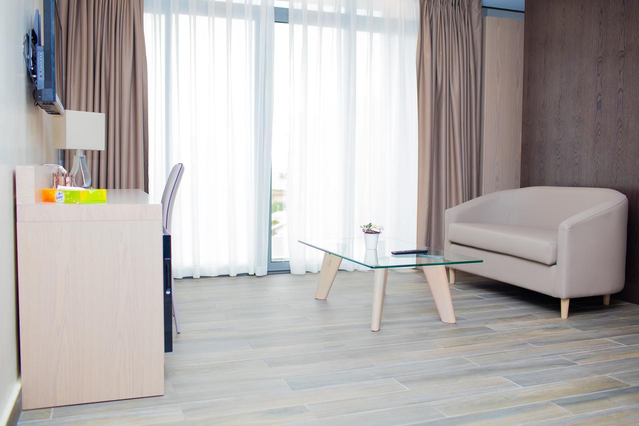 Fly Hotel Лібревіль Екстер'єр фото
