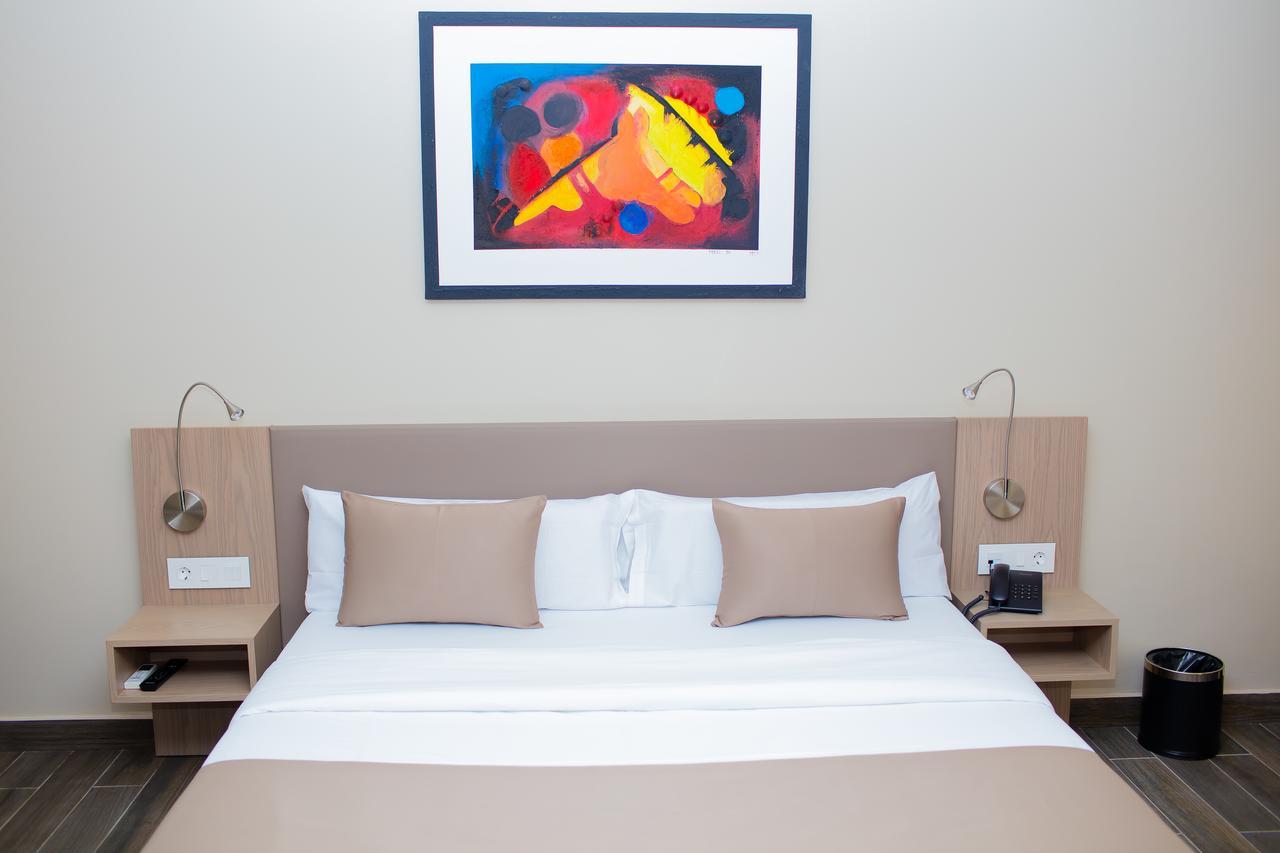 Fly Hotel Лібревіль Екстер'єр фото