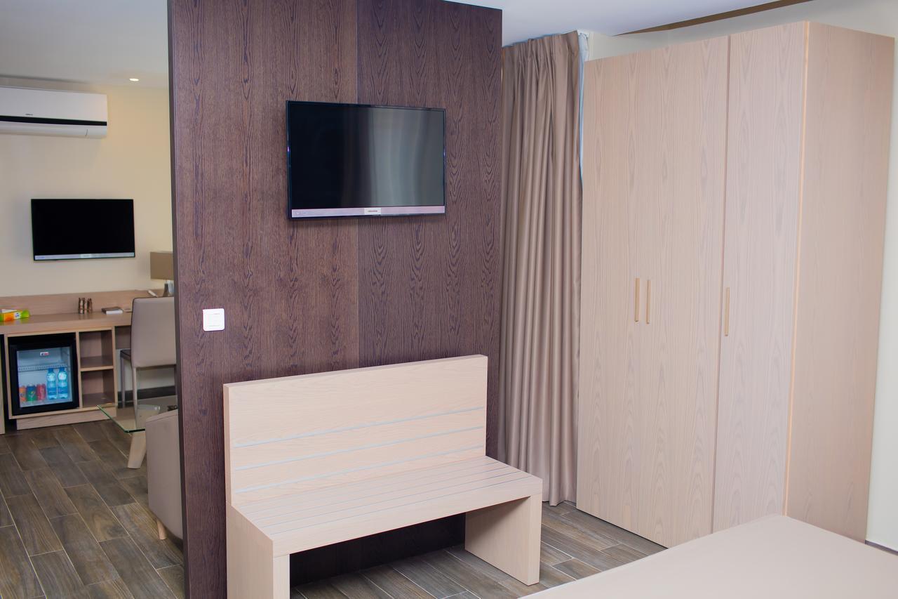Fly Hotel Лібревіль Екстер'єр фото