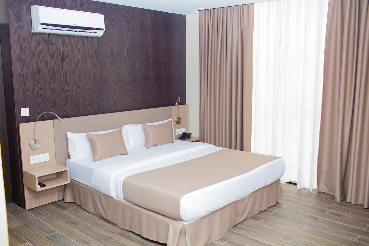 Fly Hotel Лібревіль Екстер'єр фото