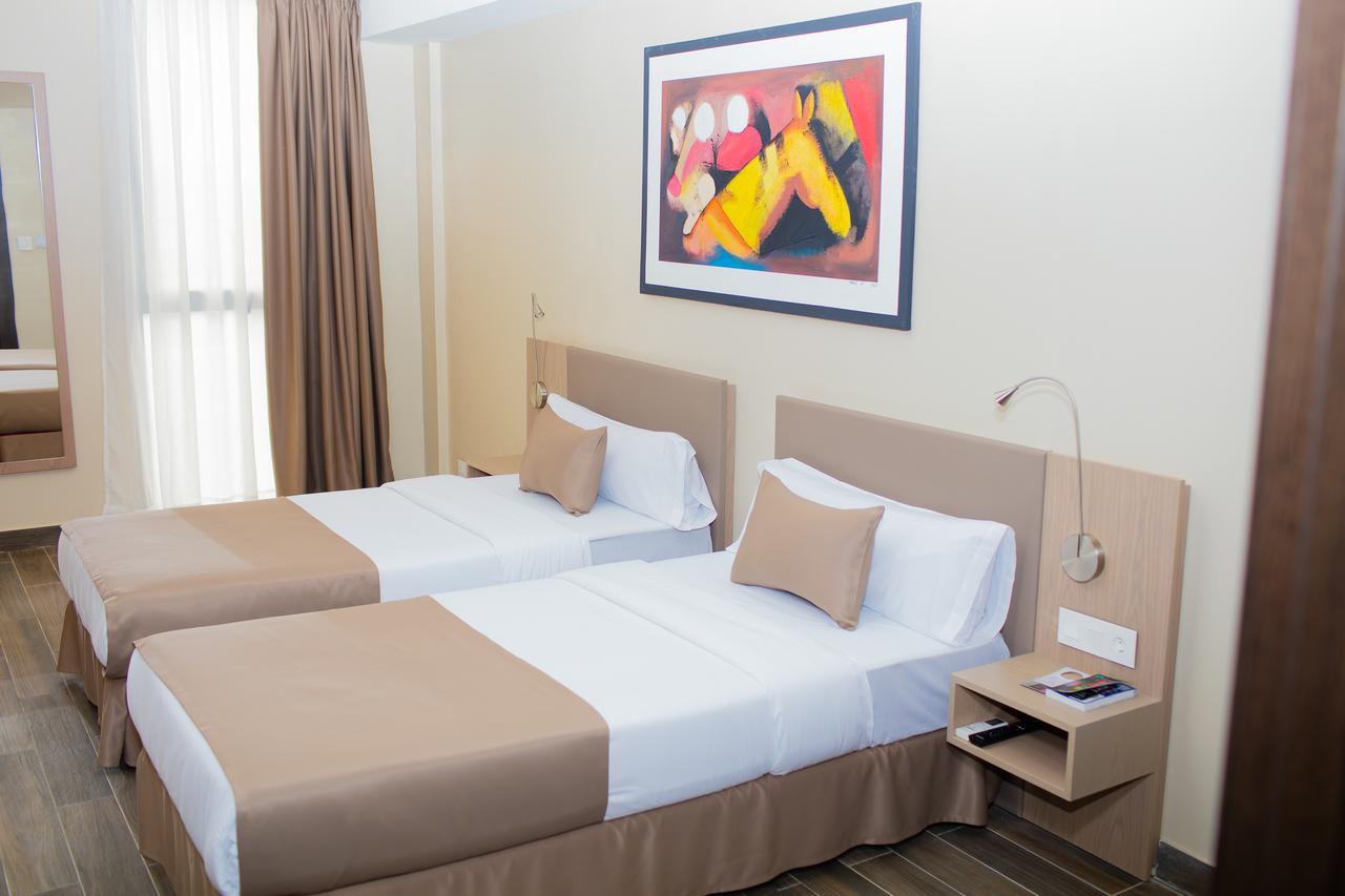 Fly Hotel Лібревіль Екстер'єр фото