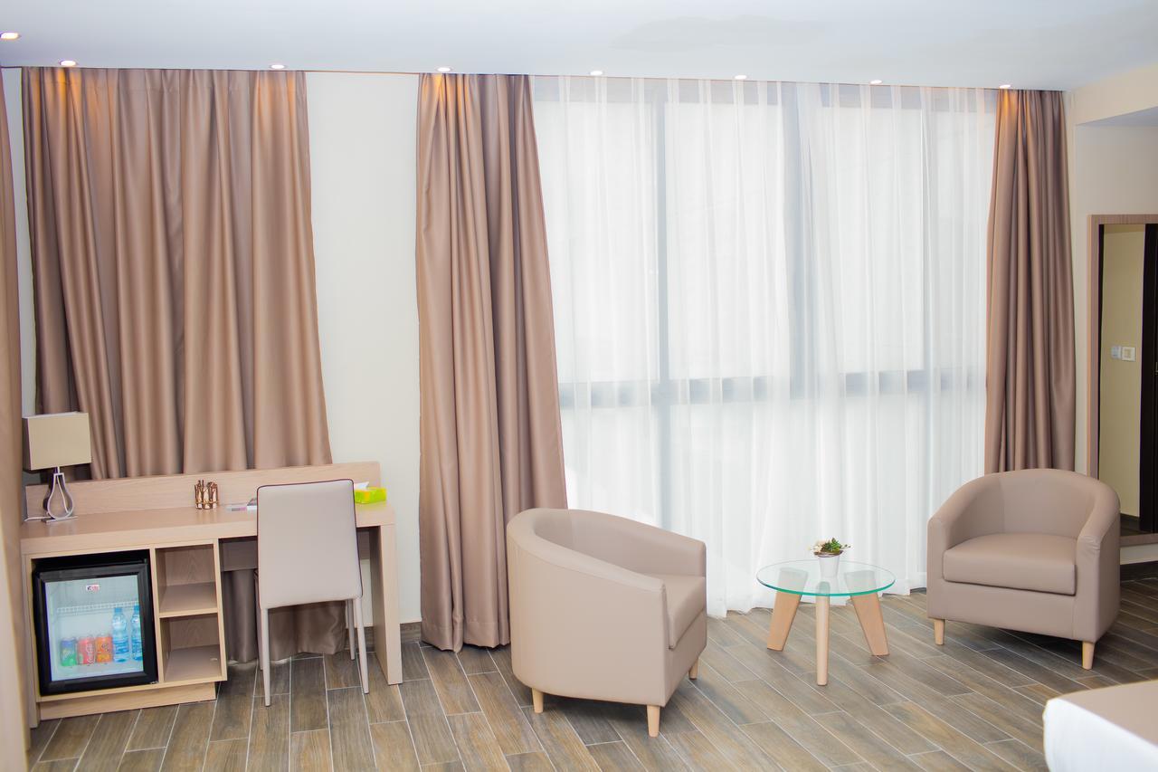 Fly Hotel Лібревіль Екстер'єр фото
