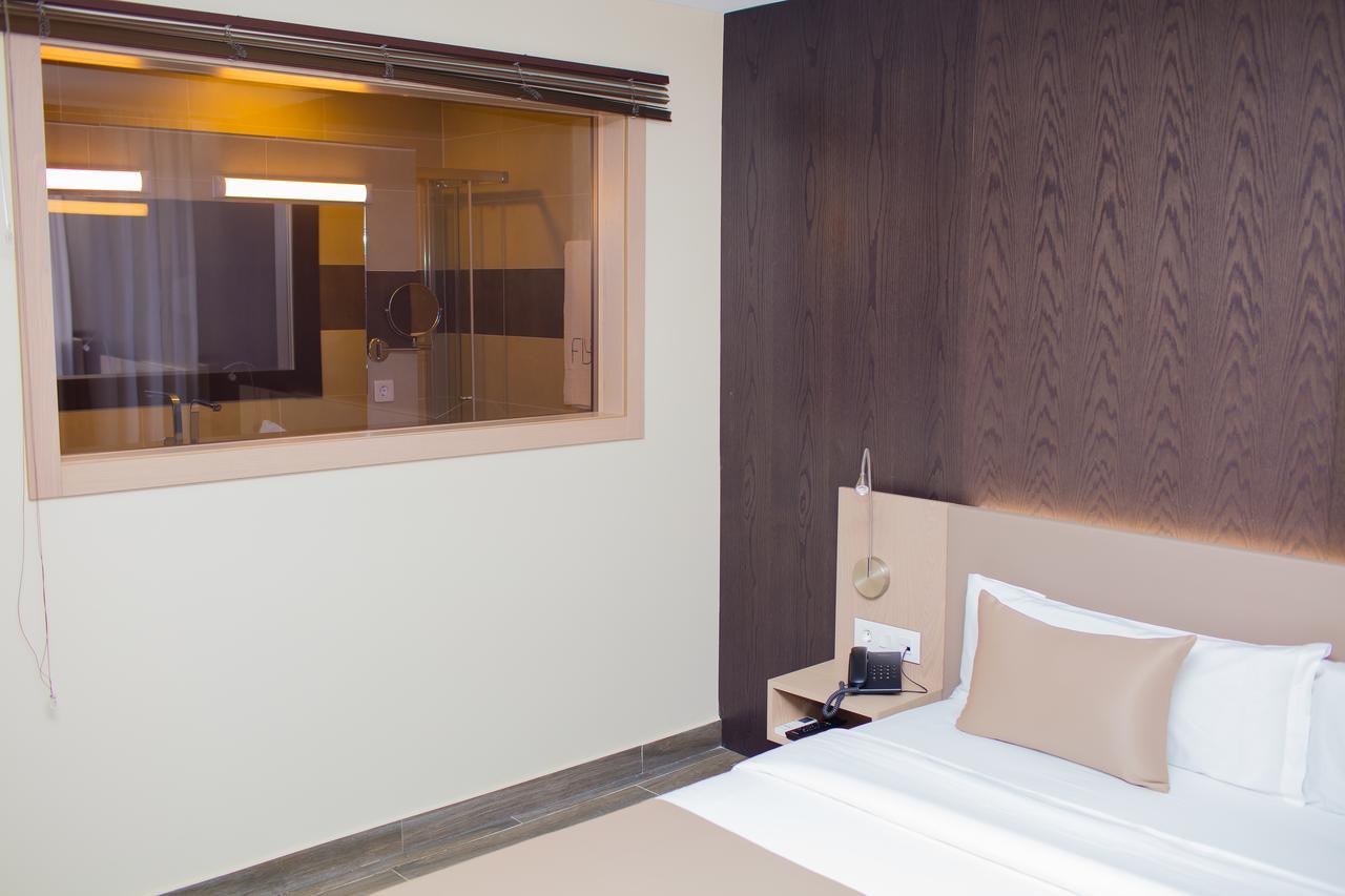 Fly Hotel Лібревіль Екстер'єр фото